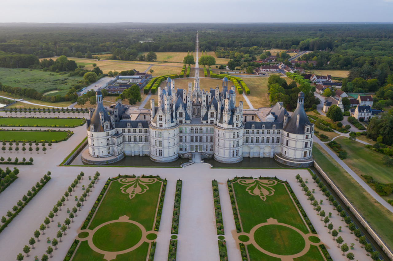 Top-10-most-beautiful-royal-palaces-in-the-world-chambord-sm