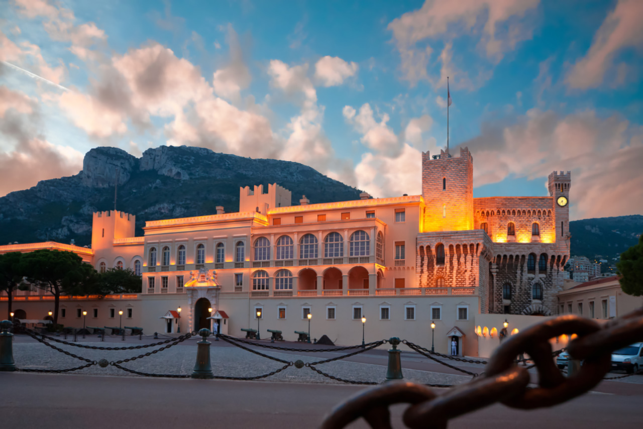 Top-10-most-beautiful-royal-palaces-in-the-world-monaco-palace-sm