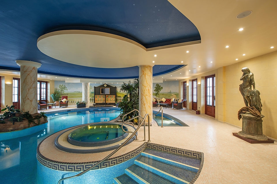 country-retreat-indoor-pool