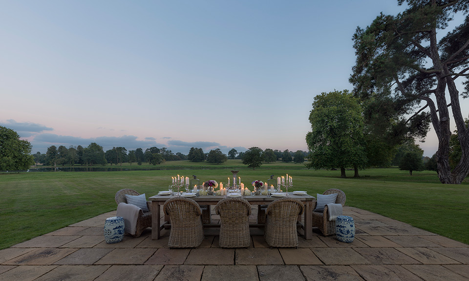 wilderness-mansion-table-view