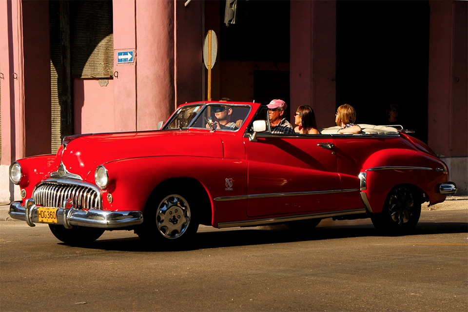 cuba-cars-red