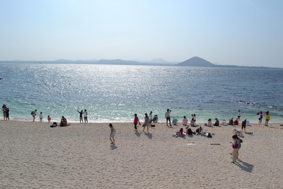 korea-beach-busy