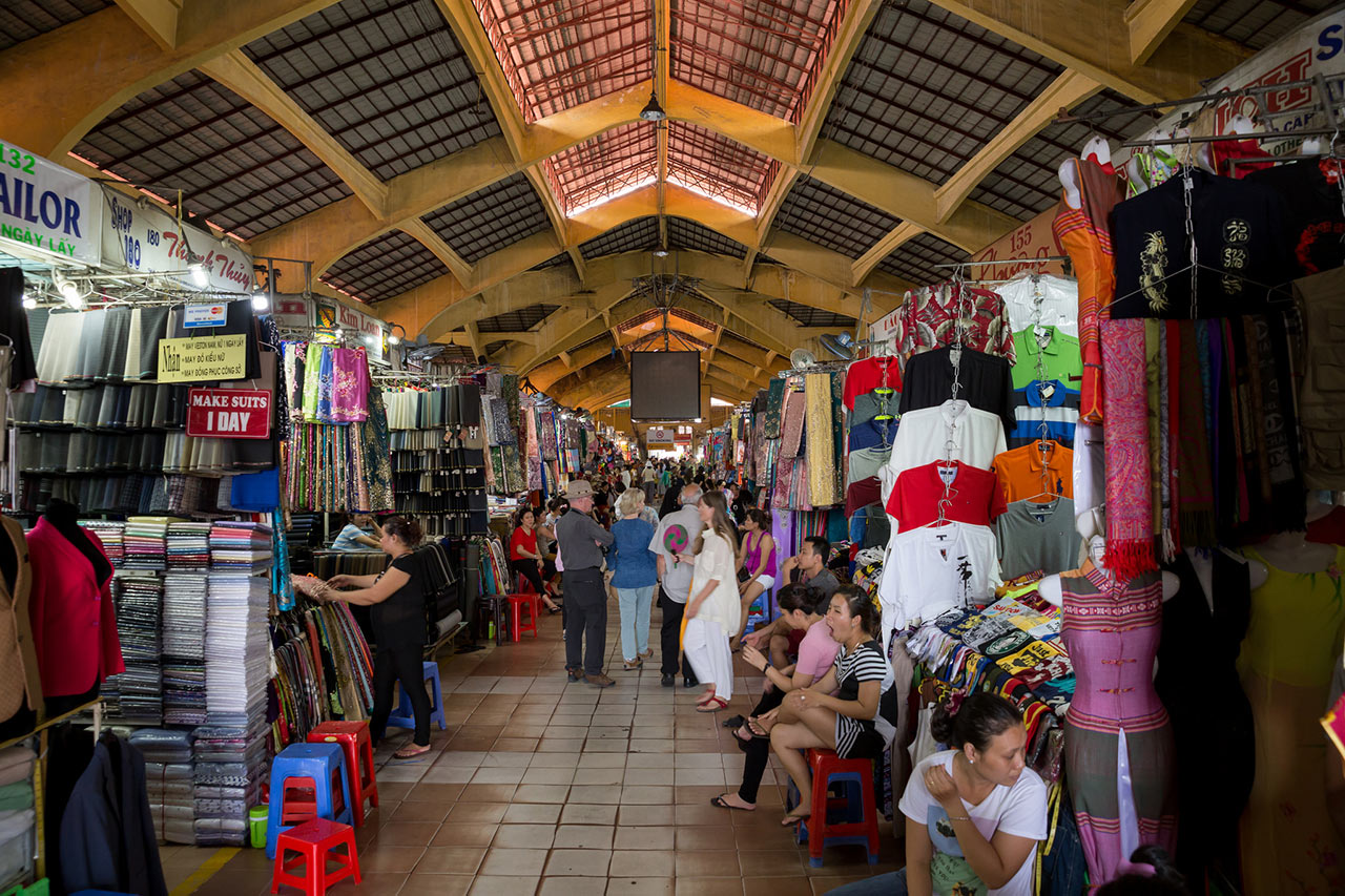 night-market-ho-chi-minh