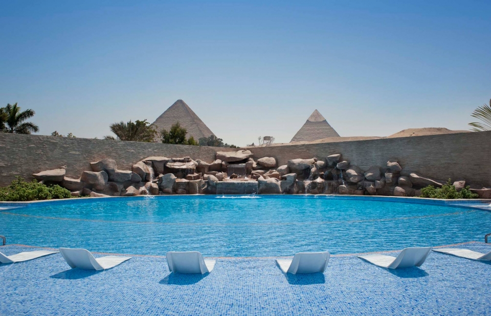 LeMeridienPyramids_1