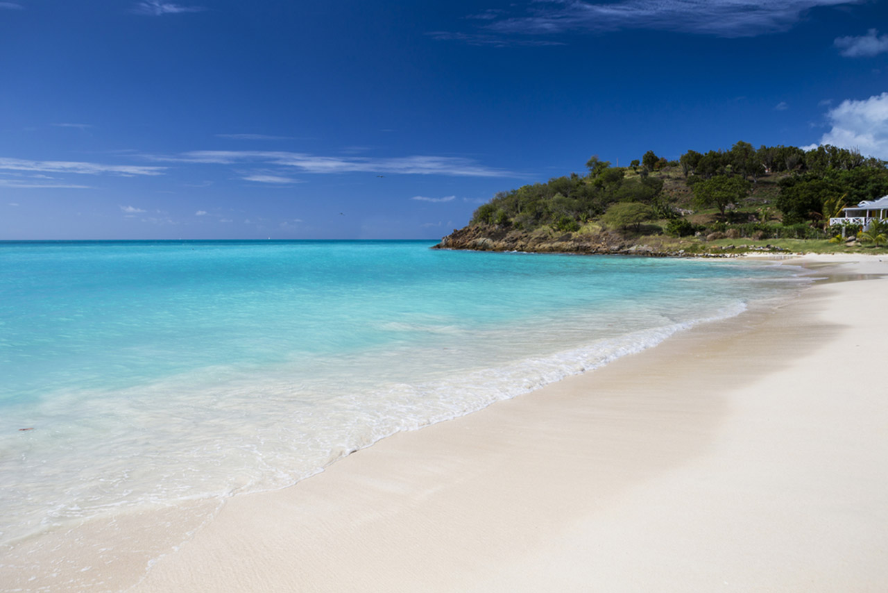 antigua-destination-guide-1-relax-at-the-beach-sm