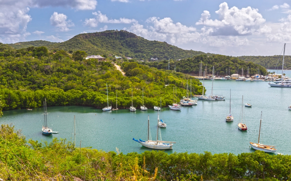 antigua-destination-guide-4-get-involvws-in-a-sailing-regatta-sm