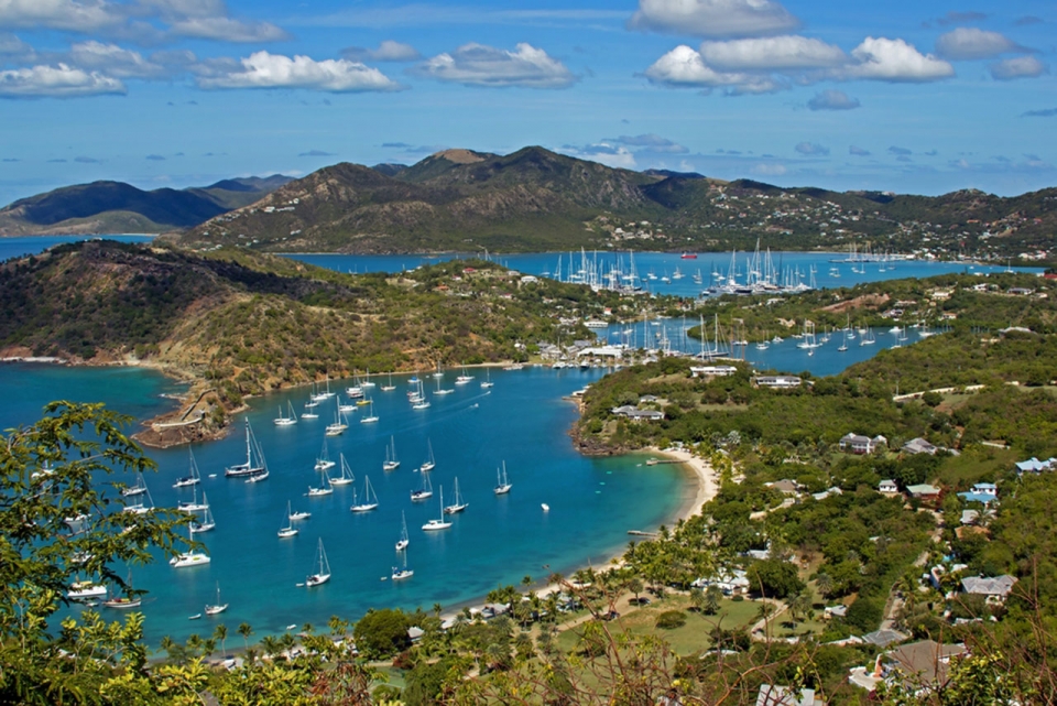 antigua-destination-guide-5-enjoy-marinas-english-harbour-sm