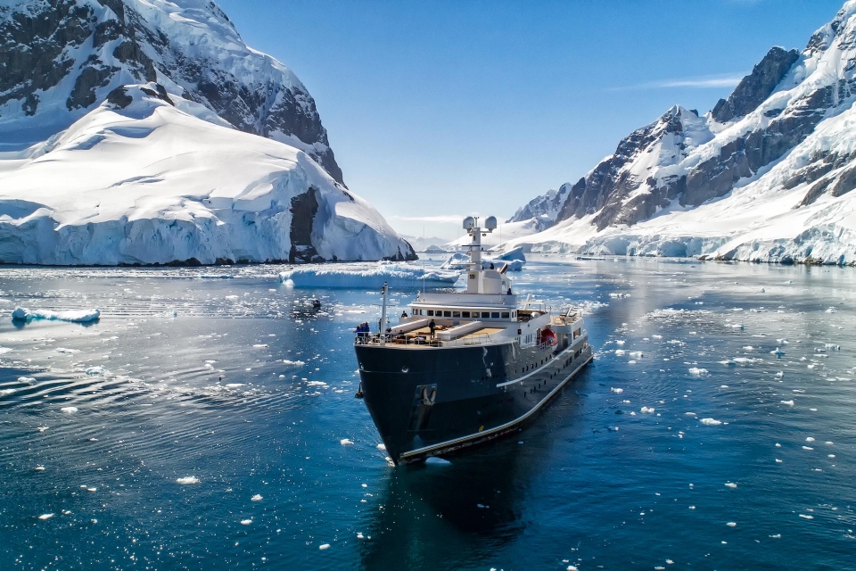 greenland-by-boat