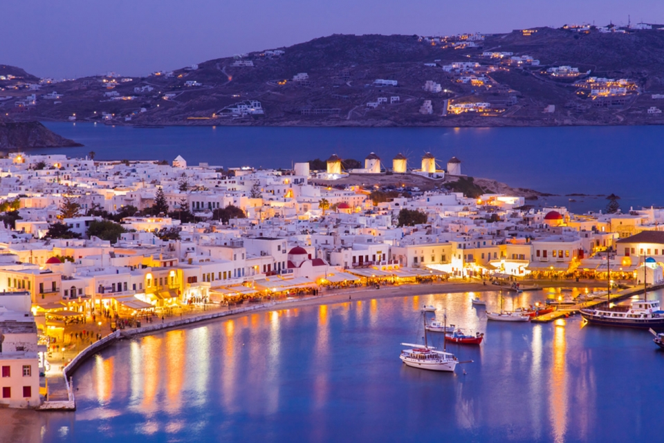 crewed-yacht-charter-greece-mykonos-