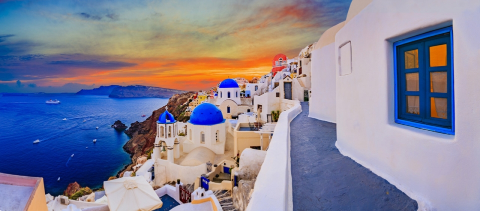 crewed-yacht-charter-greece-santorini-sm