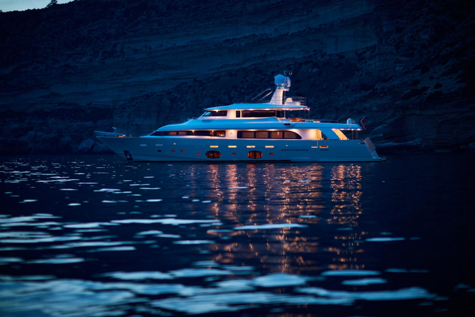 yacht-at-night